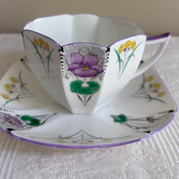 Shelley Queen Anne Style, Pansies Cup & Saucer Rd. 723404 - Picture 2 of 8